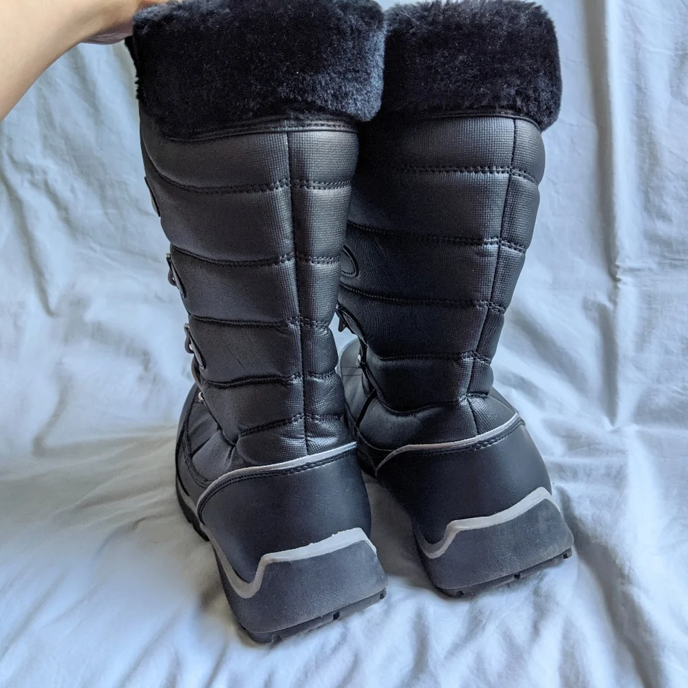 Like new Lands' End insulated winter boots size 5